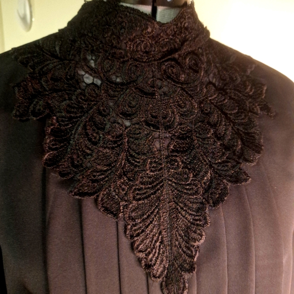 Liz Baker Essentials Black Lacy Front Pleated Dress Blouse. Size 4